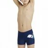 Il più economico 🥰 ARENA SHORT LOGO BAMBINO Blu 🎁 -Offerte Novità Negozio arena 005331 boy s swim short logo costumi nuoto e piscina bambino 044548501 700 1