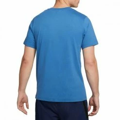 Le migliori recensioni di 🛒 NIKE T-SHIRT REPEAT Azzurro ✨ -Offerte Novità Negozio nike dm4675 t shirt repeat sport style uomo 045007601 407 2